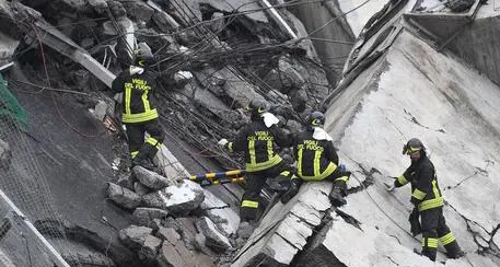 Genova: si sbriciola il viadotto dell'autostrada