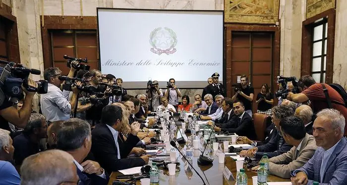 Ilva: l'accordo è vicino, 10.700 assunti subito