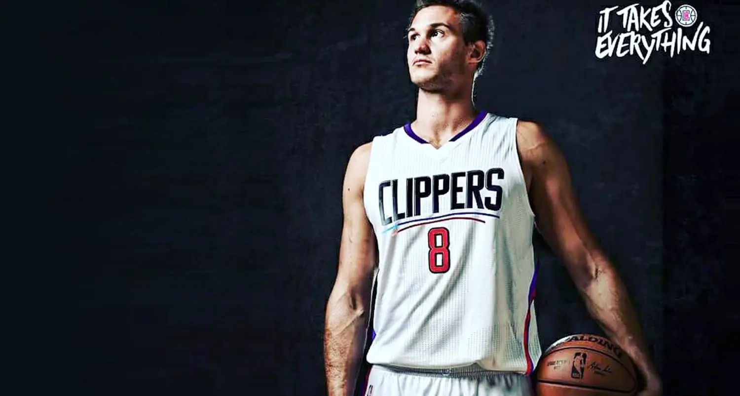 Gallinari dona a Milano tre campetti da basket