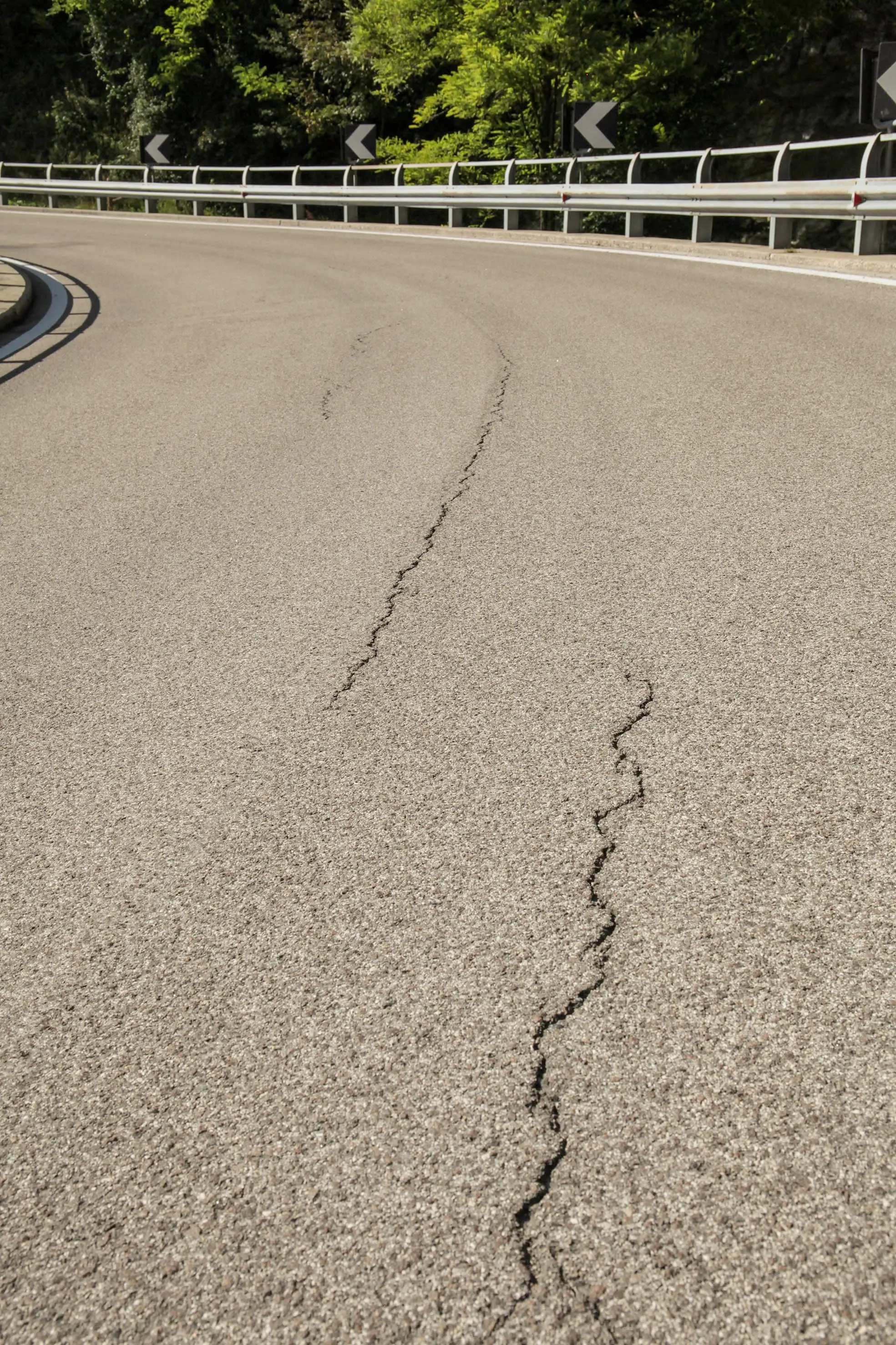 ROVERETO SP 88 SESTO KM PRESSO VALLE SAN FELICE CREPE SU MANTO STRADALE