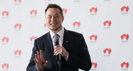 Elon Musk, dopo lanciafiamme ora vende anche tavole da surf