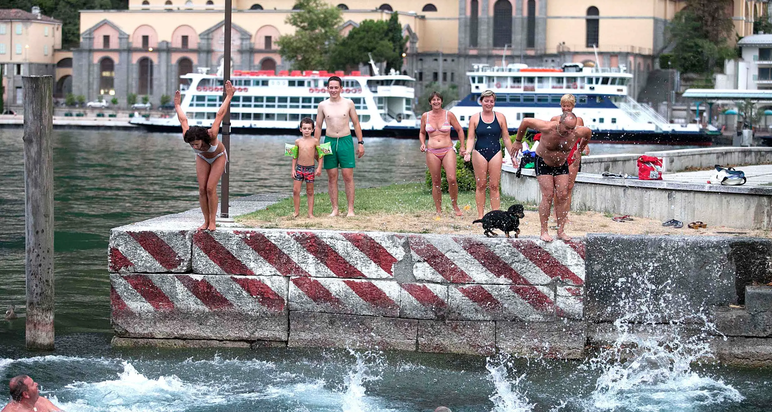 Jump in the Canal tuffi di una volta in Rocca a Riva del Garda