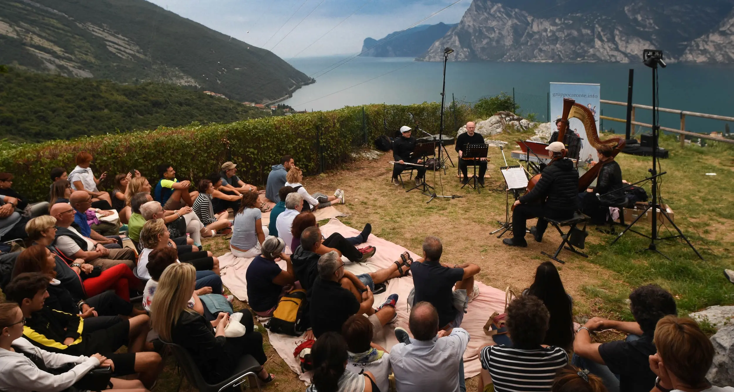 Castel Penede, all'alba concerto emozionante