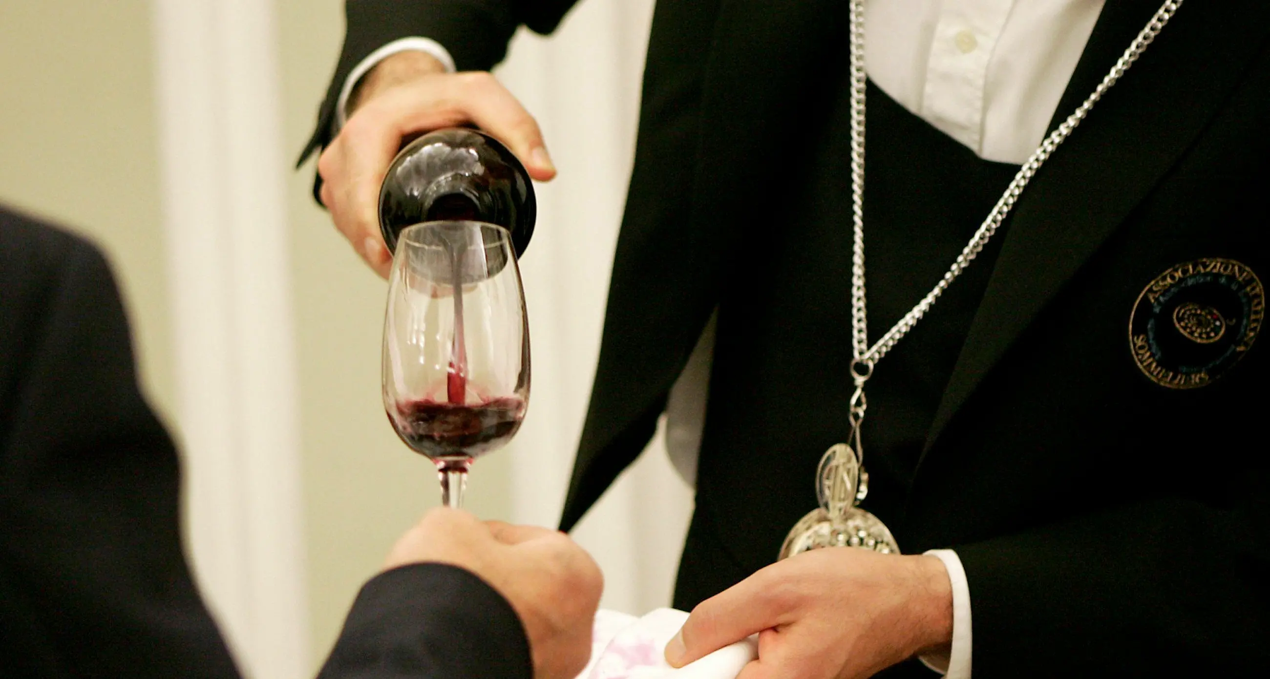 Cembra: la Cantina punta all'eccellenza e si affida ai super-esperti