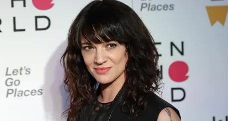 Asia Argento nega sesso con Bennett e smette di pagarlo