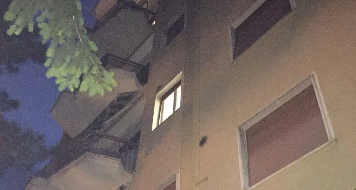 Bimba di 1 anno cade dalla finestra e muore La tragedia in via Caio Valerio Mariano a Tento