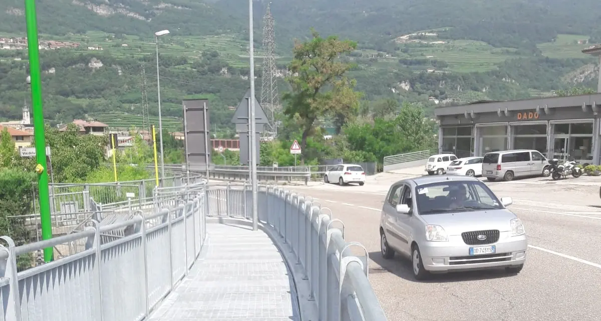 Pedoni più sicuri: ecco il marciapiede per Villa