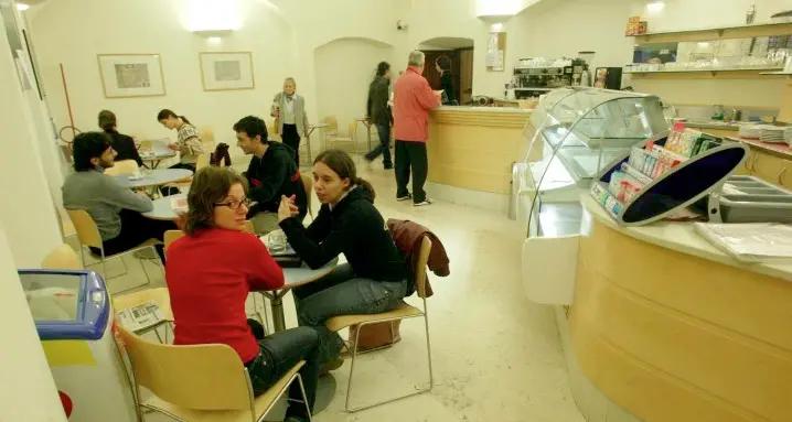 Il Comune cerca un gestore per il bar della biblioteca