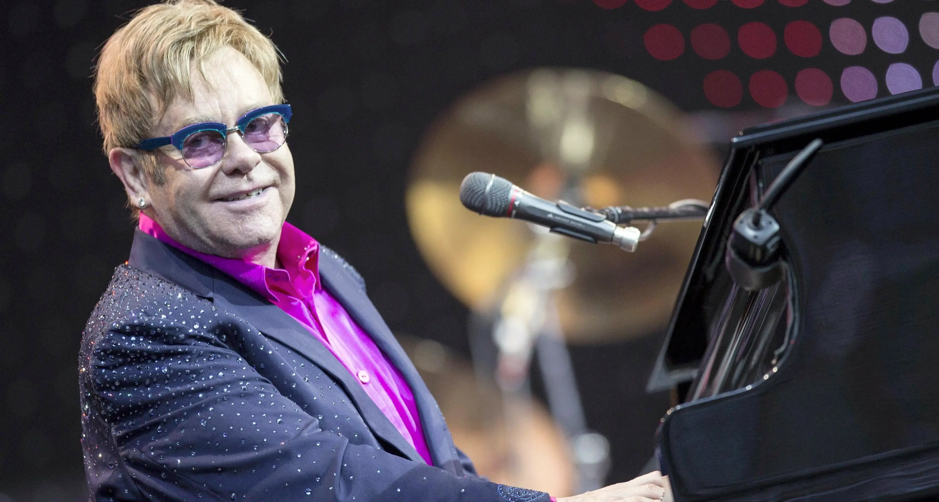 Elton John, tour d'addio con guardaroba Gucci