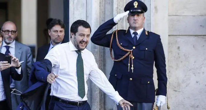 Vilipendio, il ministro Bonafede dà l'ok a procedere contro Salvini e Grillo