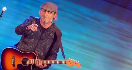 Luca Carboni torna con il nuovo Sputnik