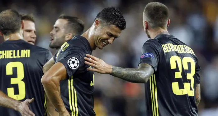 CR7 in lacrime, lo consolano i compagni e la società