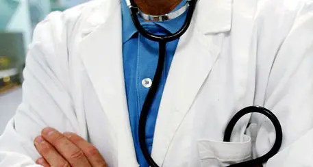 Attendono troppo dal medico, «tutta colpa di un negro»