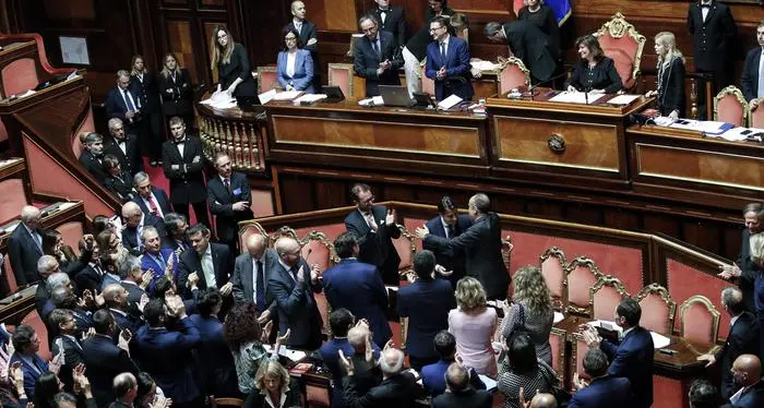Conte ottiene fiducia Senato con 171 sì