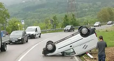 Altra vettura ruote all'aria Incidente sulla Gardesana