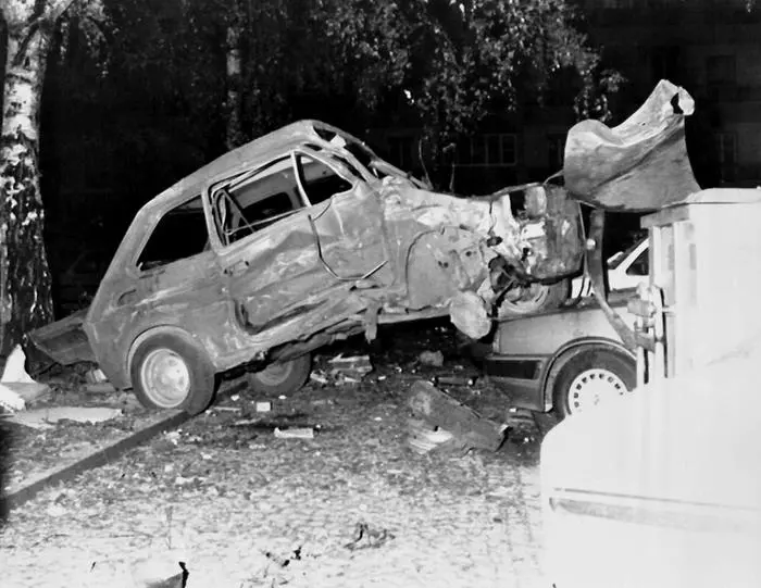 Italy Explosions: Bolzano (Italy) May 17 1988; Four bombs exploded last night in four several sites at Bolzano in Trentino Alto Adige causing heavy damages but no casualties. In the pictures: the view of a 126 Fiat Car damaged by the explosion outside the local officies of the Italian television network Rai. ANSA\\\\OLDPIX