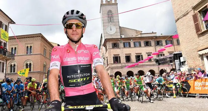 Giro: San Bennett trionfa a Imola, Yates è sempre in rosa