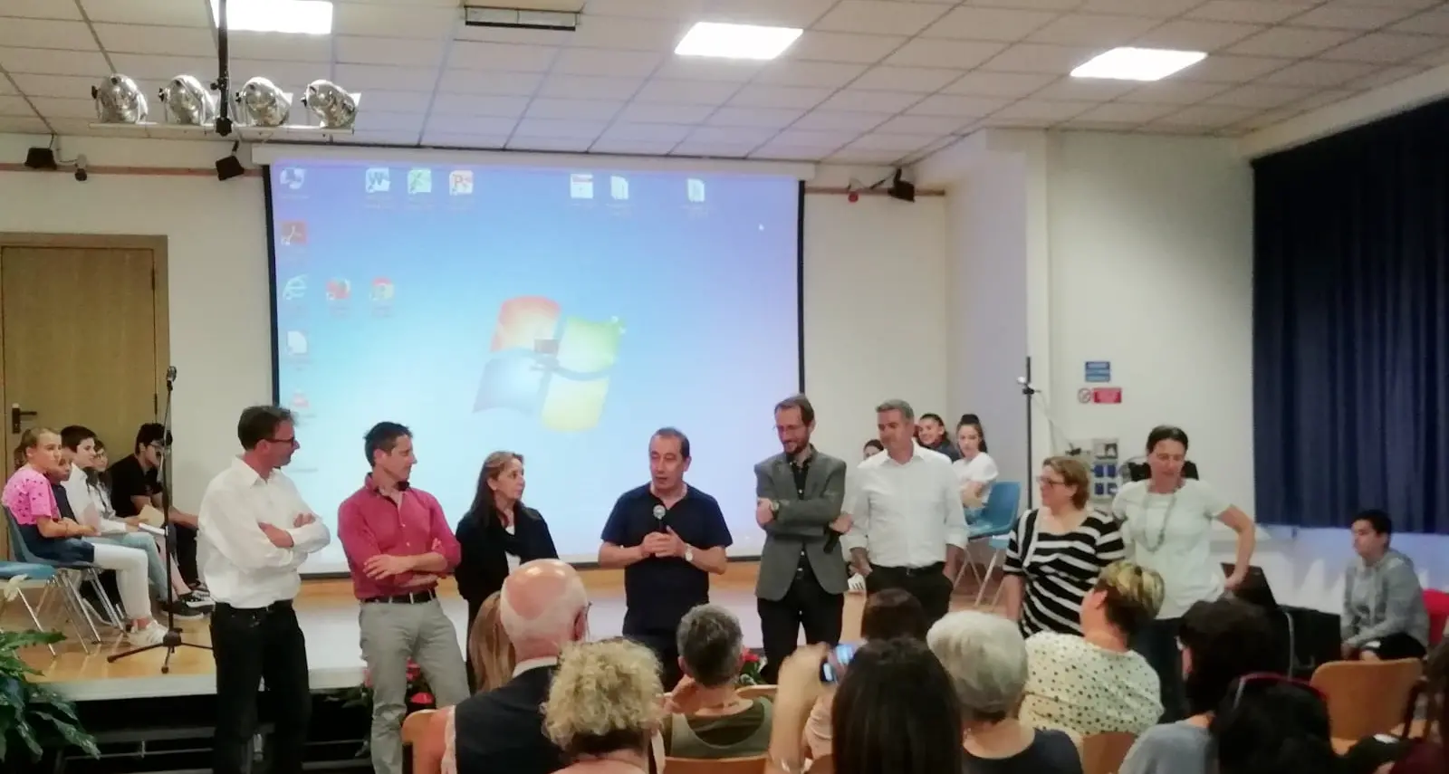 Confindustria premia i bambini delle elementari Degasperi