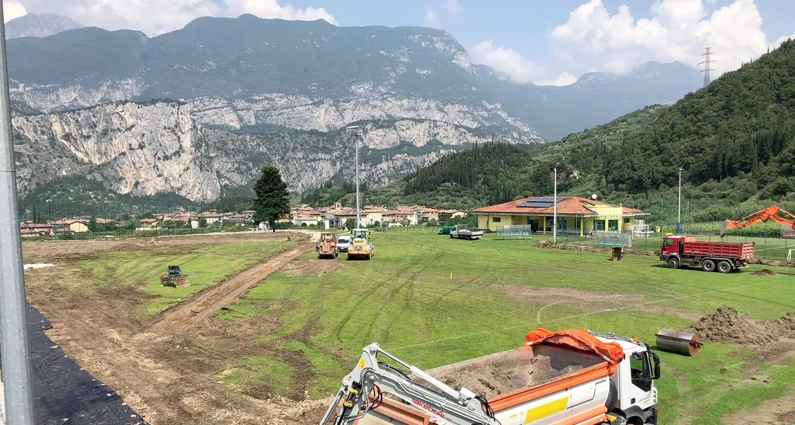 Bolognano, nuovo campo con l'erba artificiale