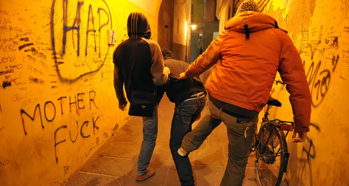 Raid punitivo dopo una rapina ma sbagliano persona