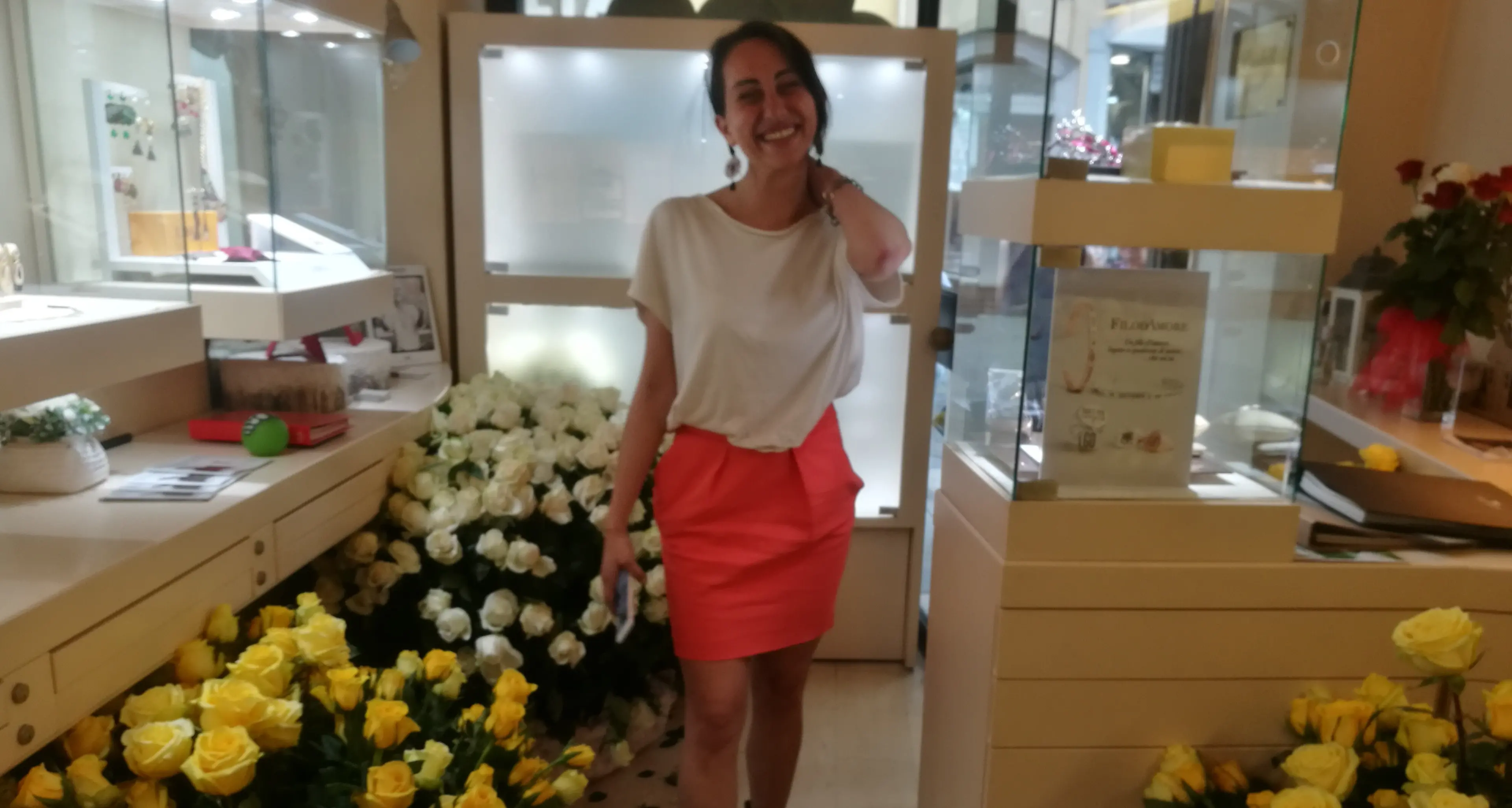 Invia 1.800 rose per conquistarla Spasimante segreto a Vercelli