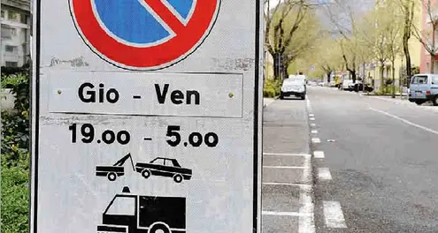 Da lunedì il lavaggio notturno delle strade Per evitare multe e rimozioni ecco il calendario