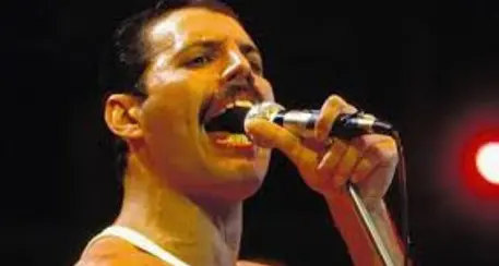 Il mito di Freddie Mercury in un film