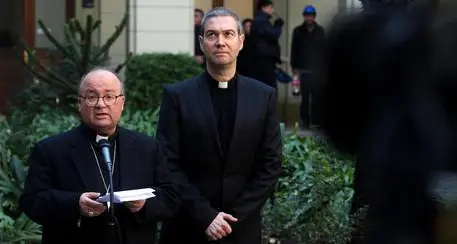 Pedofilia: Cile, perquisite due diocesi