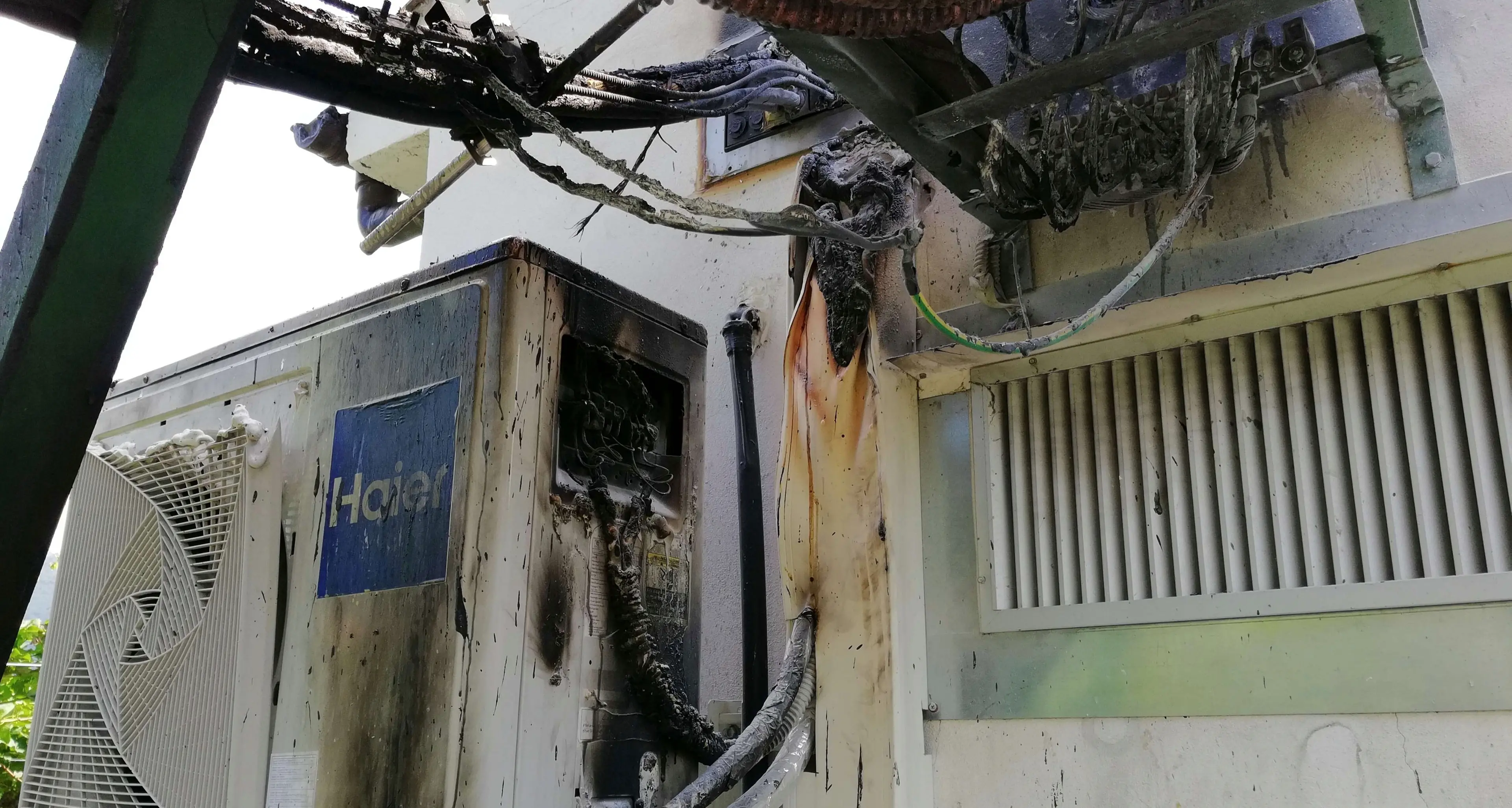 Volano, incendiato il traliccio di Wind e Vodafone