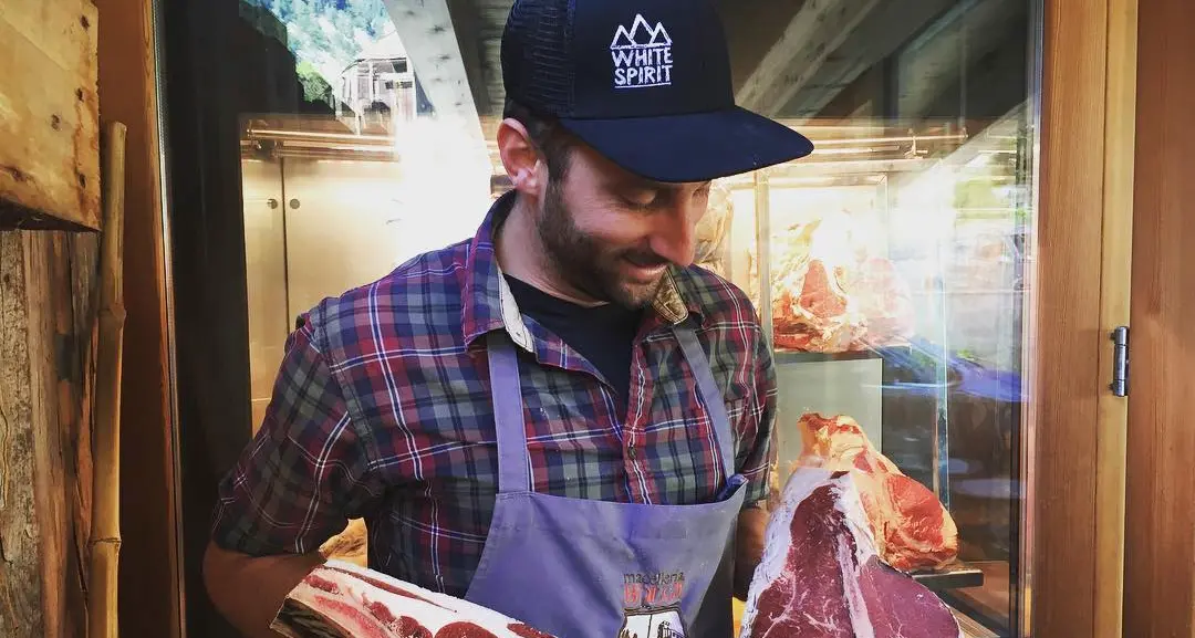 Vigo di Fassa: compri la carne e te la mangi subito