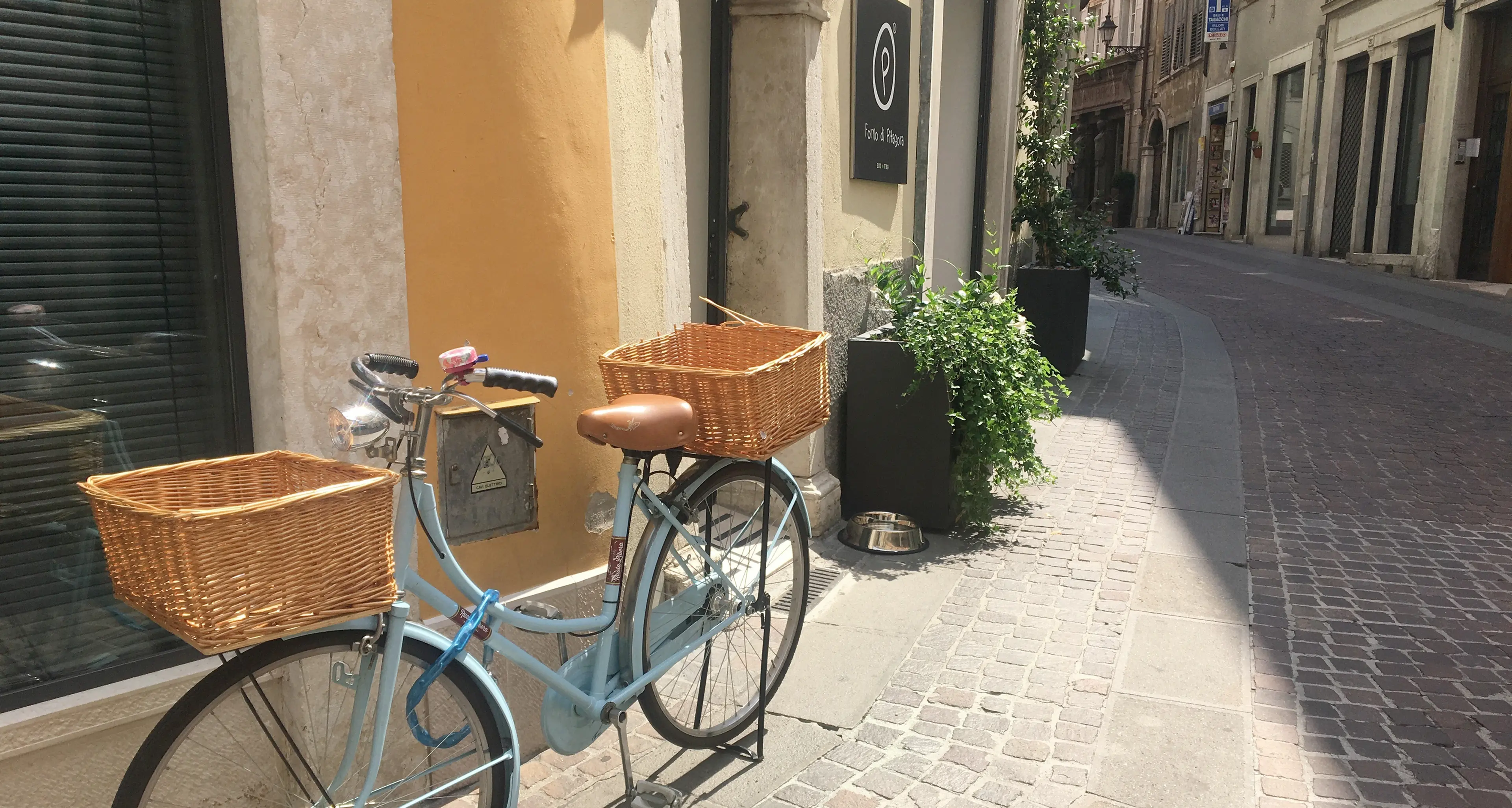 La bici fuori dalla panetteria per i vigili è pubblicità abusiva