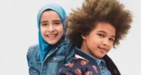 Francia, bimba col velo in spot: è polemica