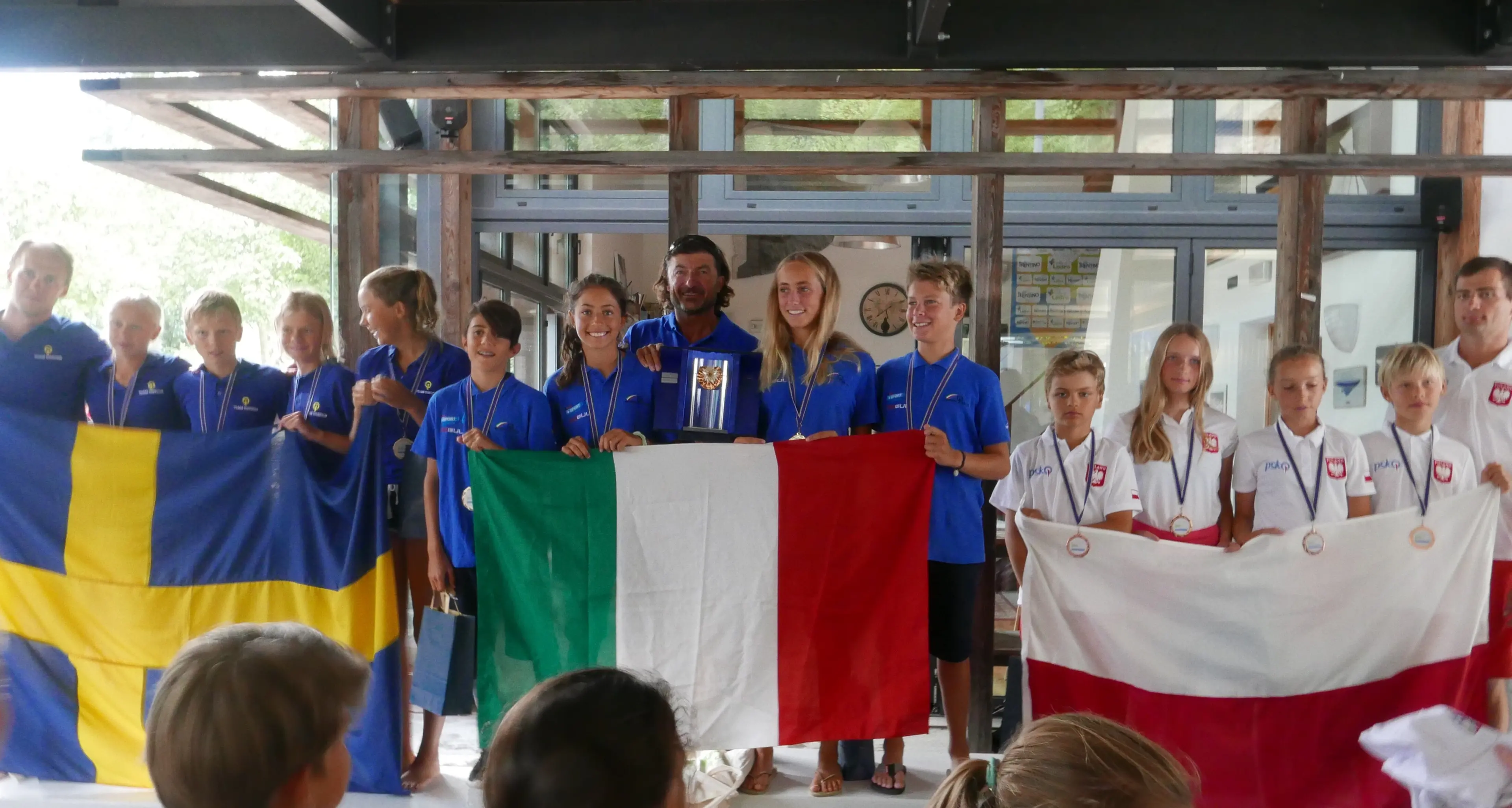 Vela, l'Italia del rivano Alex Demurtas vince l'Europeo Team Racing Optimist