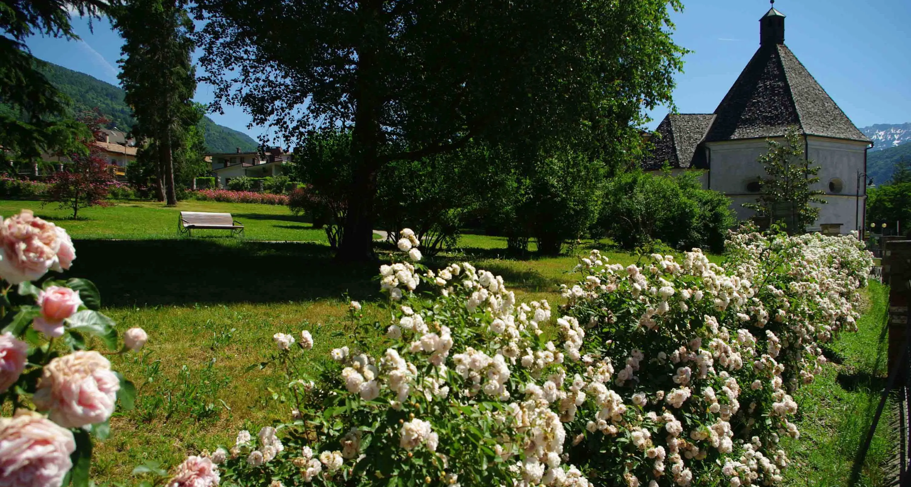 Ronzone, il Giardino della Rosa nel Gotha italiano dei parchi