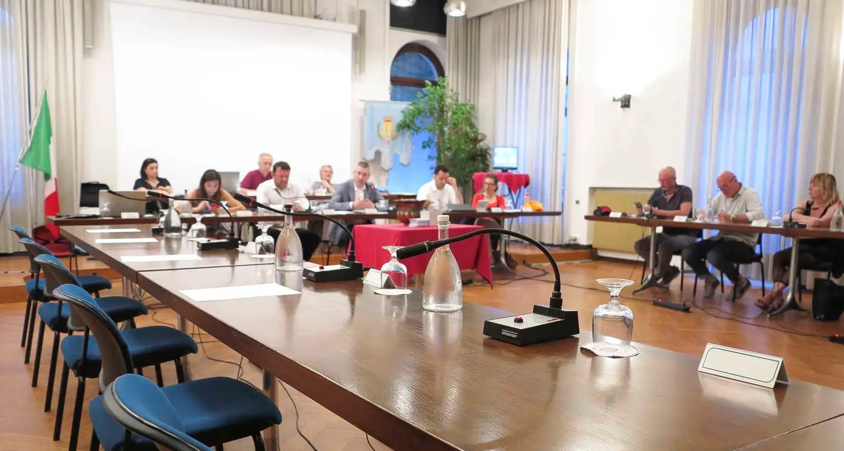 Per usare gli spazi pubblici bisogna sottoscrivere una dichiarazione antifascista