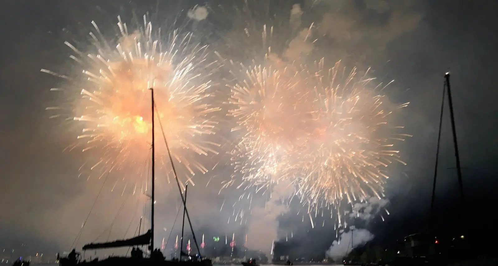 Di notte da tutto il Garda per la \"Fiaba\" in barca