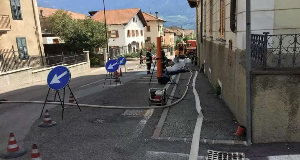 Fuga di gas in mezzo al paese Roveré della Luna in tilt