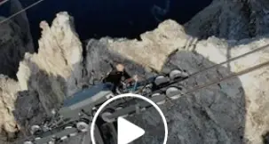 Che brividi la prima salita sulla funivia del Sass Pordoi