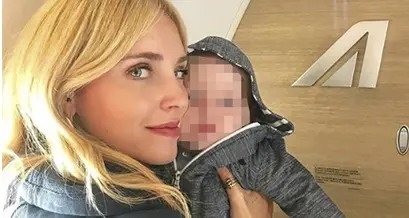 A Linate il check in «Ferragnez» E il Codacons attacca