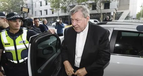 Pedofilia, sarà processato il cardinale George Pell