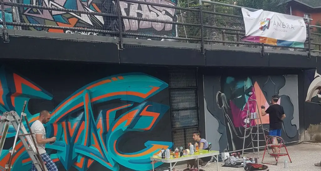Un murales accoglie i visitatori di Chizzola