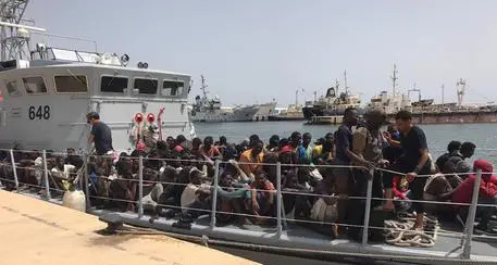Libia salva 125 migranti, 6 muoiono