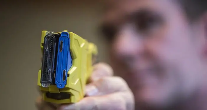 Lega, firme e petizione per avere il taser in città