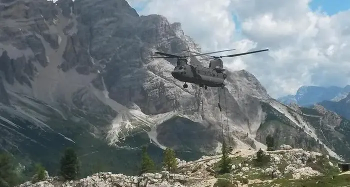 L'esercitazione degli alpini nel cuore delle Dolomiti