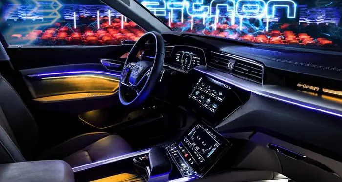 Audi «apre le porte» del nuovo suv 100% elettrico e-Tron