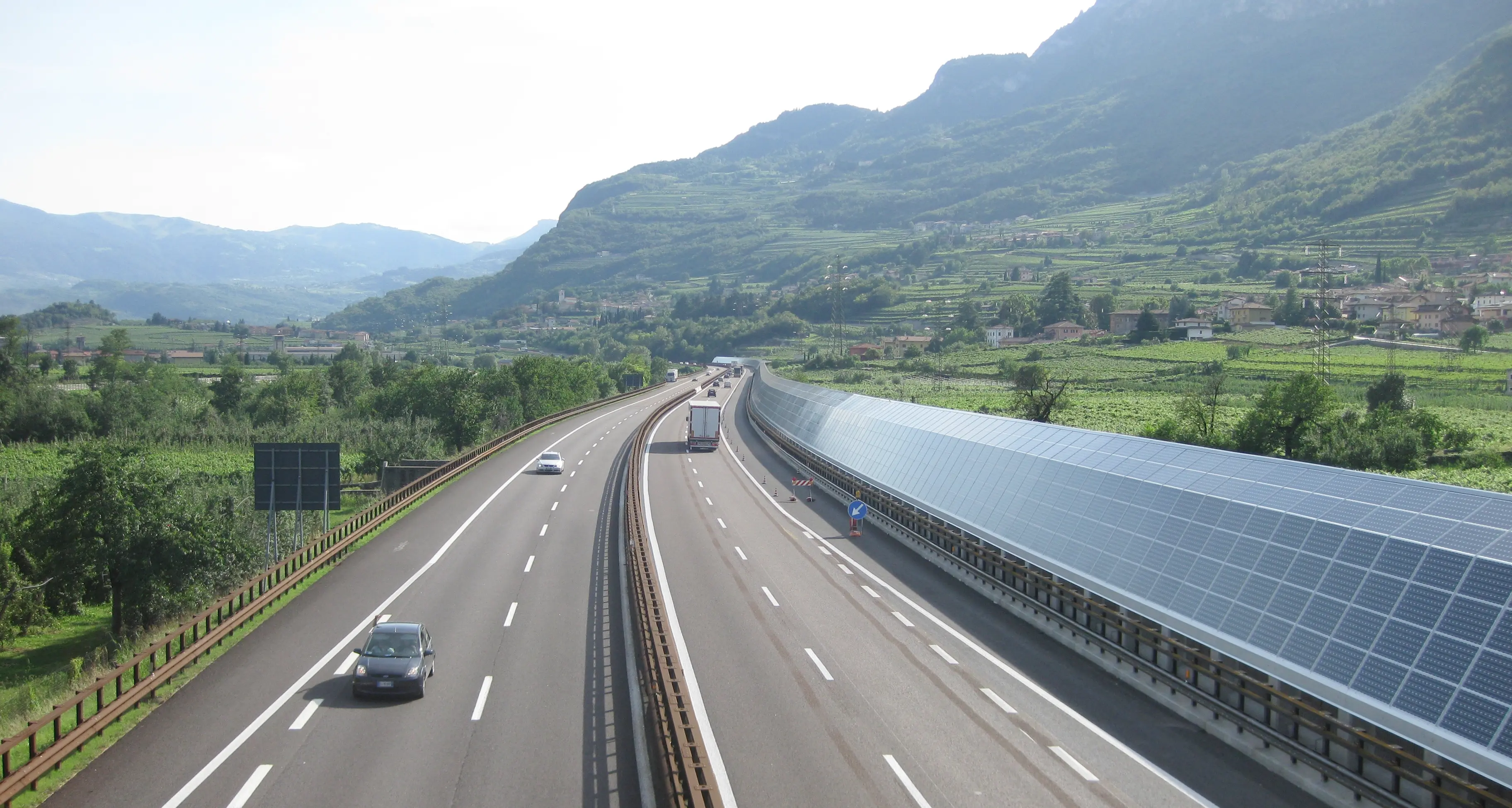 Disagi per i pannelli lungo l'autostrada