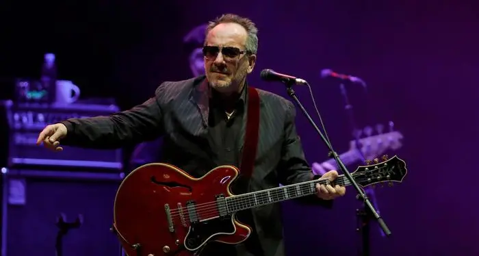 Costello operato di cancro annulla il tour
