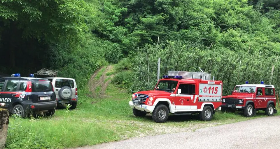 Scivola in un vascone e rimane in trappola per 24 ore: salvo