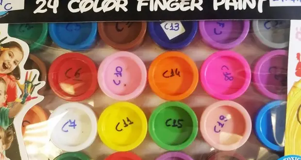 Colori a dito per bambini, ritirati 24 vasetti made in China