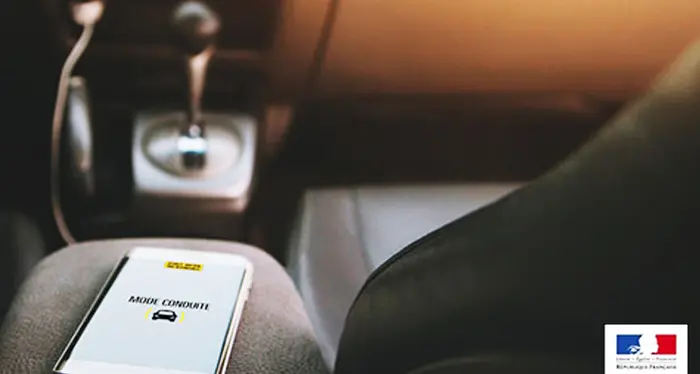 Francia, si aggiorna l’app che blocca smartphone mentre si guida l’auto